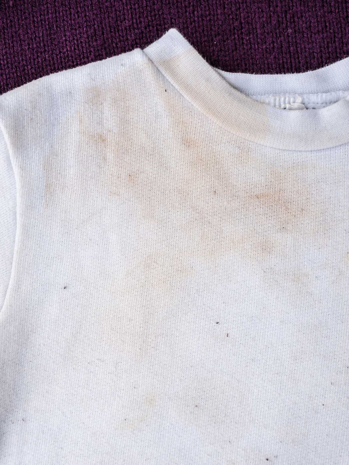 How to Remove Stains from White Clothes